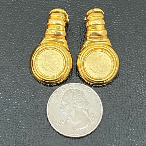 Vintage Unsigned Gold-Tone Roman Coin Clip On Earrings - Picture 10 of 13